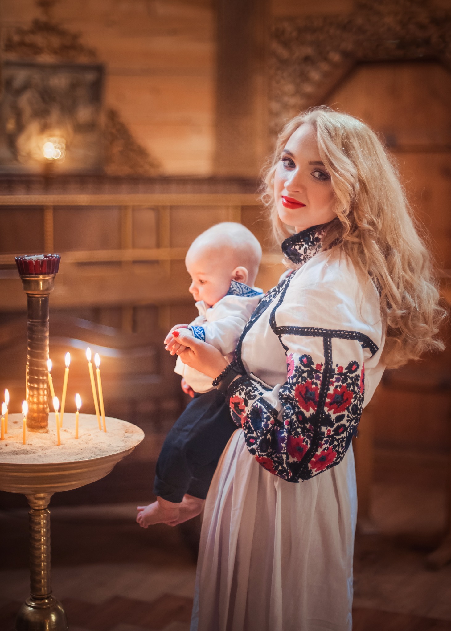 Mama i dziecko przy świecach — Fotogłos