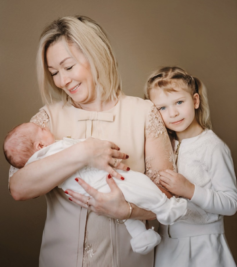 Mama z niemowlęciem i córką — fotografia rodzinna — Fotogłos