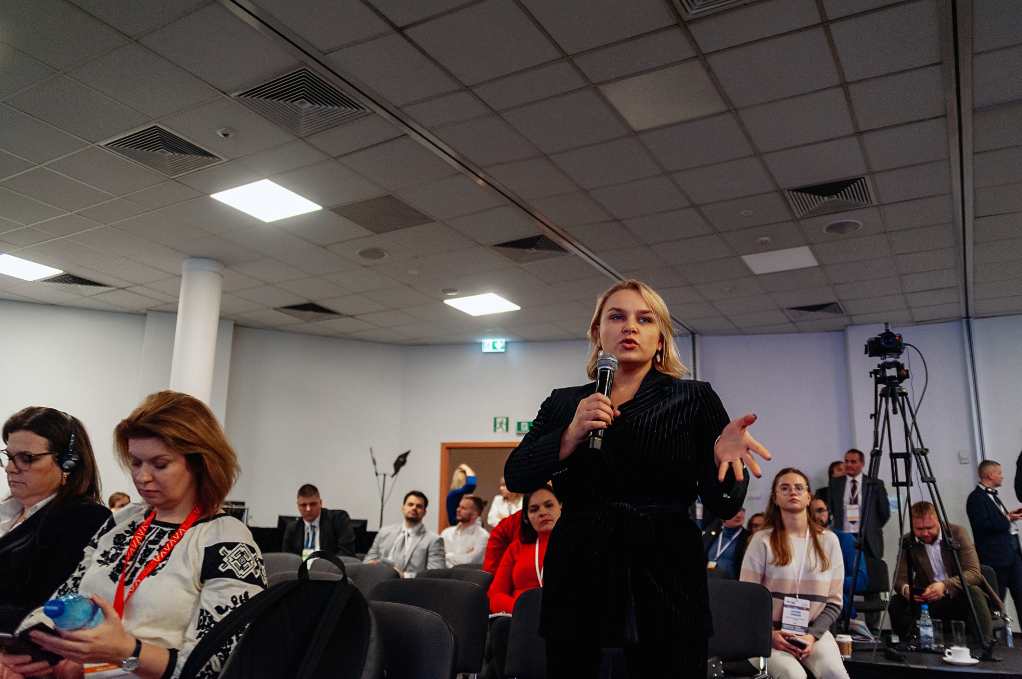 Reportaż z konferencji — kadr 11 — Fotogłos
